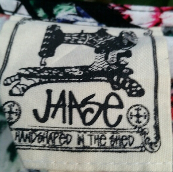 Gorgeous Tunic‎ - Picture 3 of 4